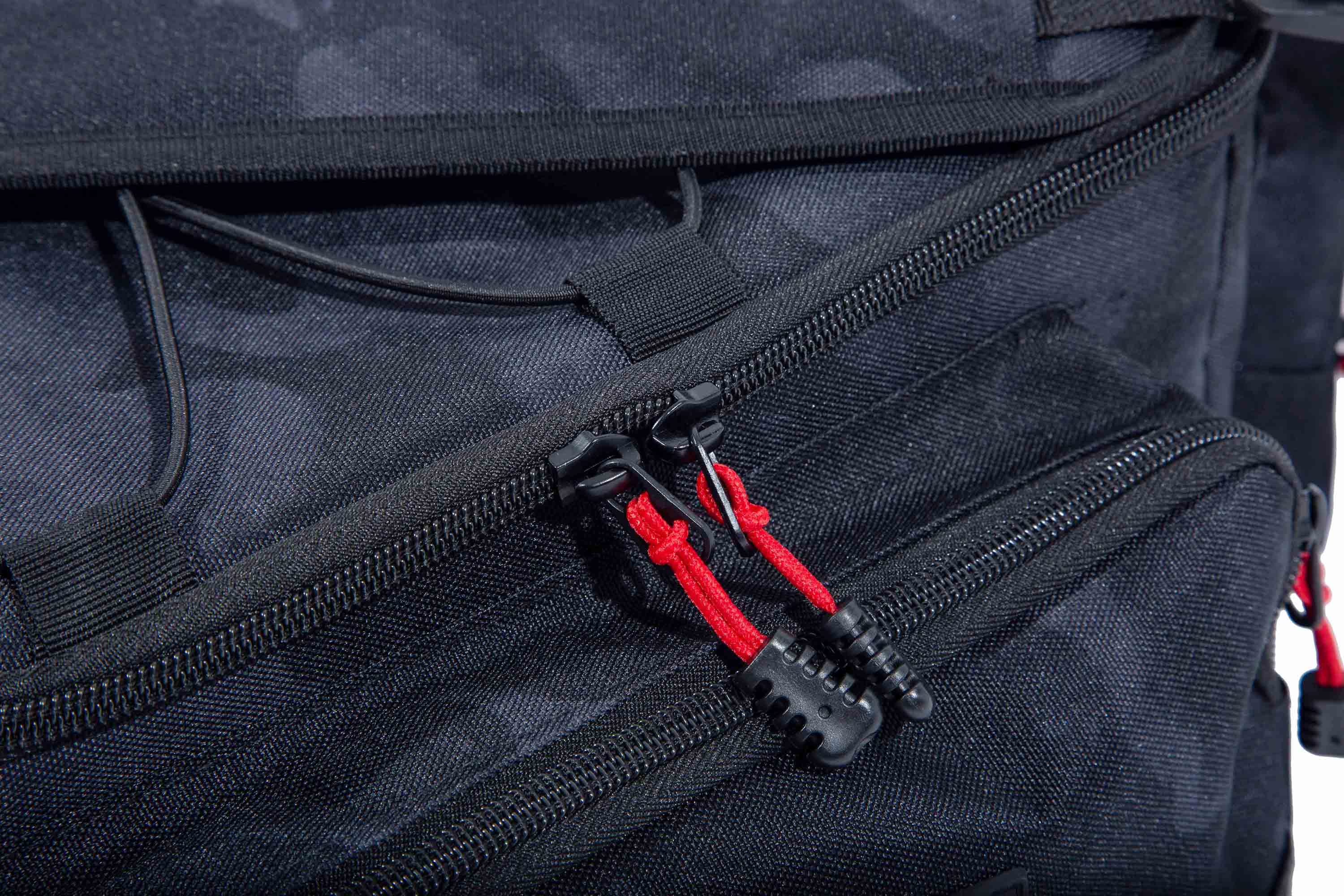 Ultimate Dark Camo Shoulderbag (Incl. 4 Tackleboxen)