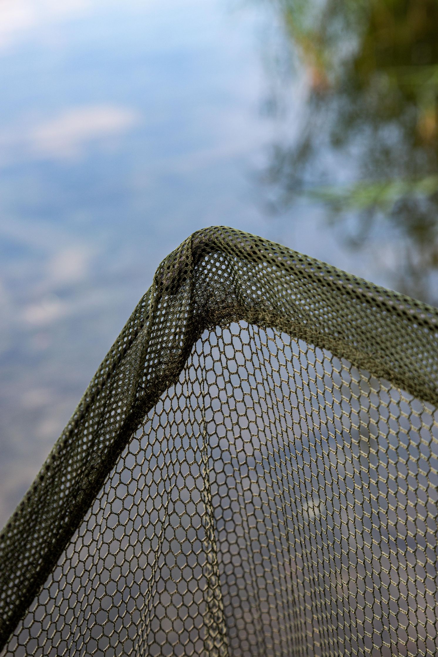 Ultimate DeLuxe Carp Net 42" with 2pcs Carbon Handle