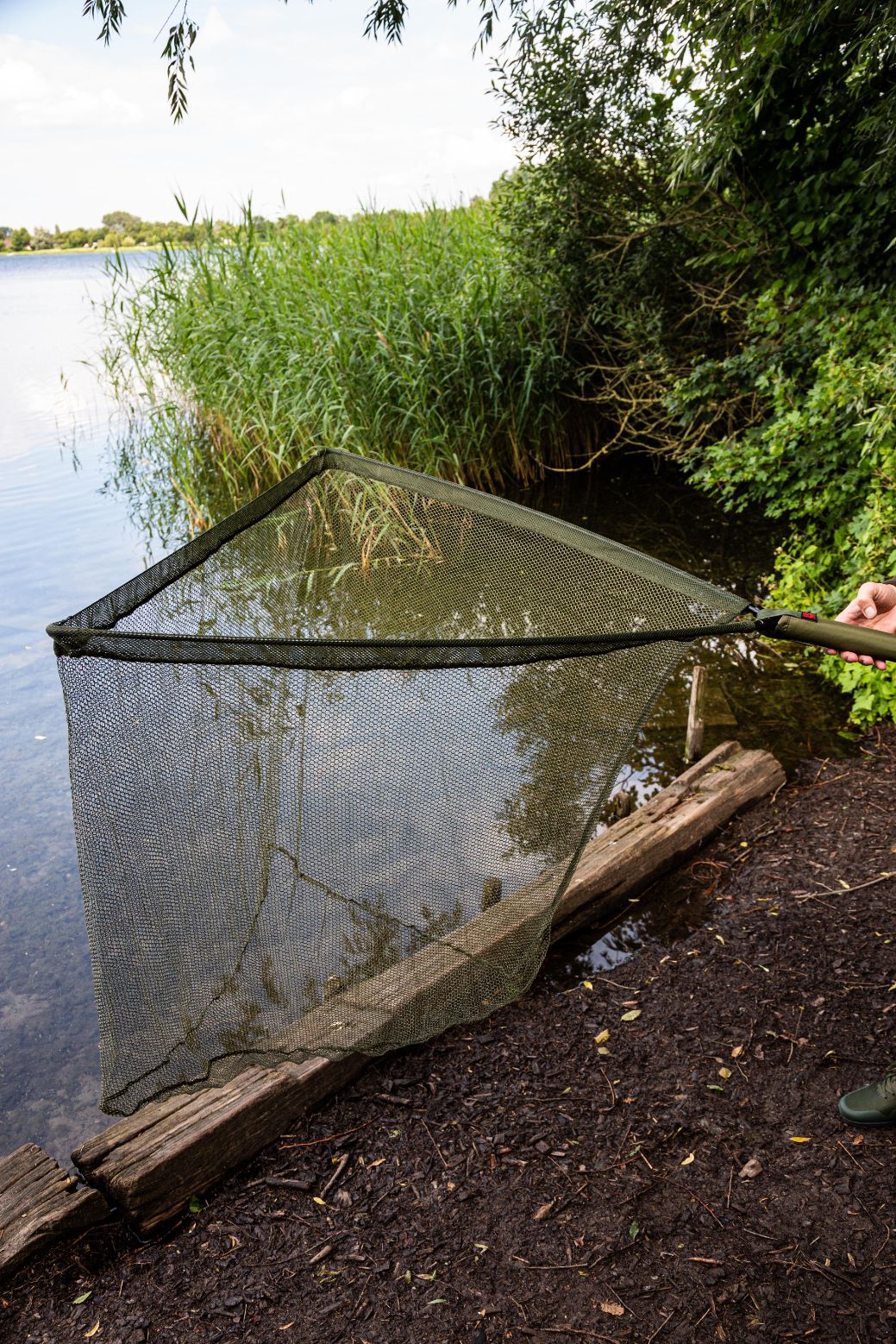 Ultimate DeLuxe Carp Net 42" with 2pcs Carbon Handle